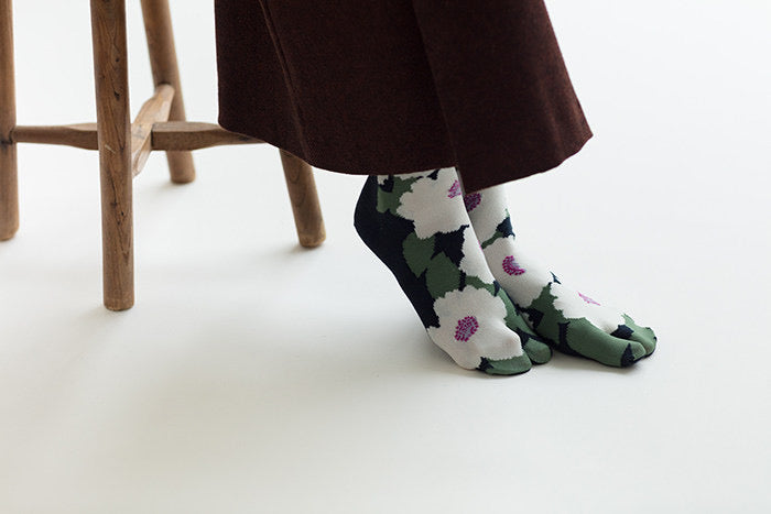 Japanese Tabi Socks 【Big White Flowers】