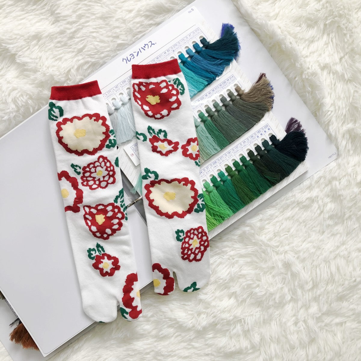 Japanese Tabi Socks 【Big Red Flowers】