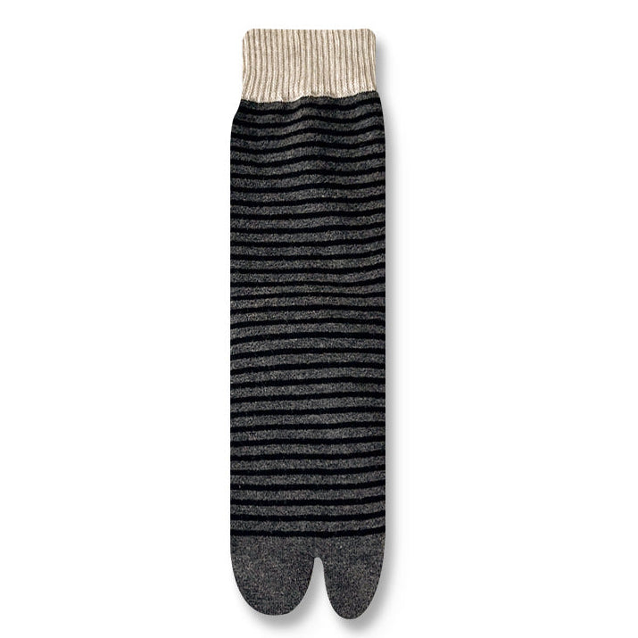 Black and gray striped two-finger socks on a white background with text.