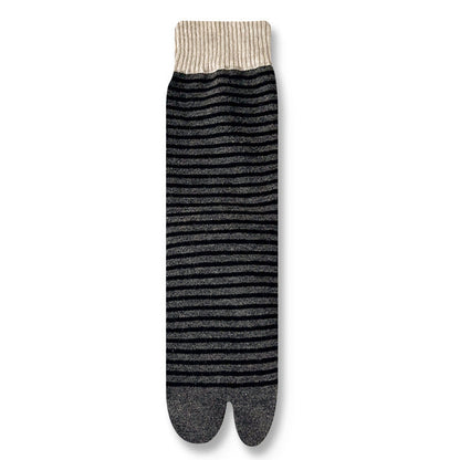 Black and gray striped two-finger socks on a white background with text.