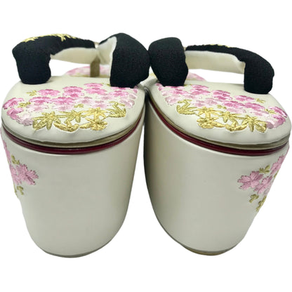 Getamashi Women's Embroidered Zori Sandals 【Sakura Bloom】