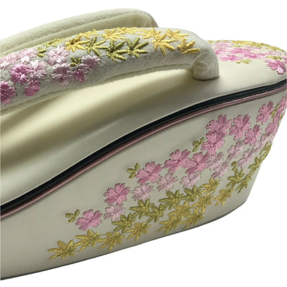 Women's Embroidered Wedge Zori Sandals【Sakura Bloom】 - Getamashi