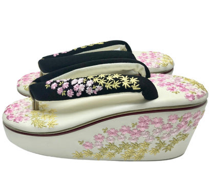 Women's Embroidered Wedge Zori Sandals【Sakura Bloom】 - Getamashi